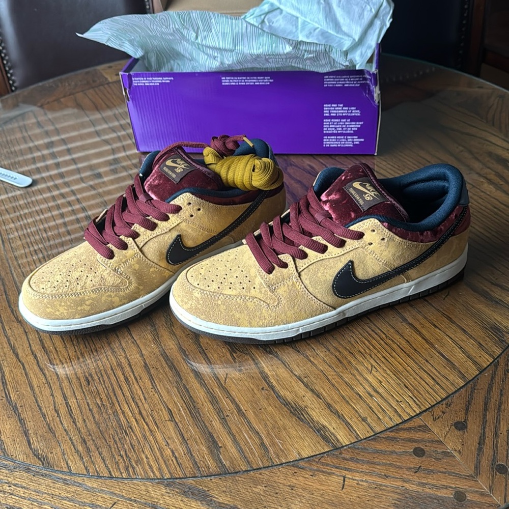 Nike SB Dunk Low Pro
Celestial Gold · Black · Dark Team Red, brand new